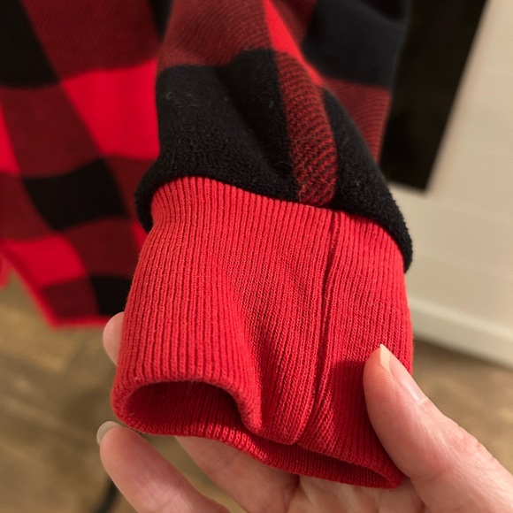 Cardigan Abercrombie. Good condition perfect for fall or winter - Picture 3 of 3